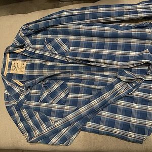 Men’s Hollister a button down shirt